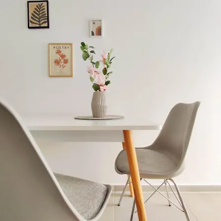 شقة Flair-apartments 'salz & Flair' Kurstadt-appartment, 450 M Bahnhof, Fuer Urlaub Oder Geschaeftsreise, Innenstadtnah, Separater Eingang, 24 Std Check-in,wlan, 55 Zoll-fernseher, Streaming, Kueche, Regendusche, Doppelbett, Schlafsofa *