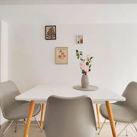 Flair-apartments 'salz & Flair' Kurstadt-appartment, 450 M Bahnhof, Fuer Urlaub Oder Geschaeftsreise, Innenstadtnah, Separater Eingang, 24 Std Check-in,wlan, 55 Zoll-fernseher, Streaming, Kueche, Regendusche, Doppelbett, Schlafsofa باد سالزفلن