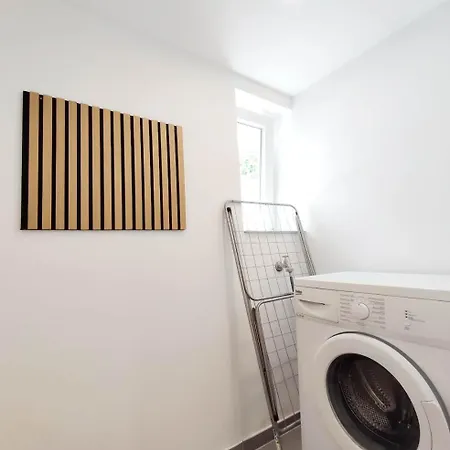 Flair-apartments 'salz & Flair' Kurstadt-appartment, 450 M Bahnhof, Fuer Urlaub Oder Geschaeftsreise, Innenstadtnah, Separater Eingang, 24 Std Check-in,wlan, 55 Zoll-fernseher, Streaming, Kueche, Regendusche, Doppelbett, Schlafsofa