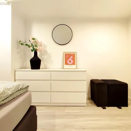 Flair-apartments 'salz & Flair' Kurstadt-appartment, 450 M Bahnhof, Fuer Urlaub Oder Geschaeftsreise, Innenstadtnah, Separater Eingang, 24 Std Check-in,wlan, 55 Zoll-fernseher, Streaming, Kueche, Regendusche, Doppelbett, Schlafsofa شقة