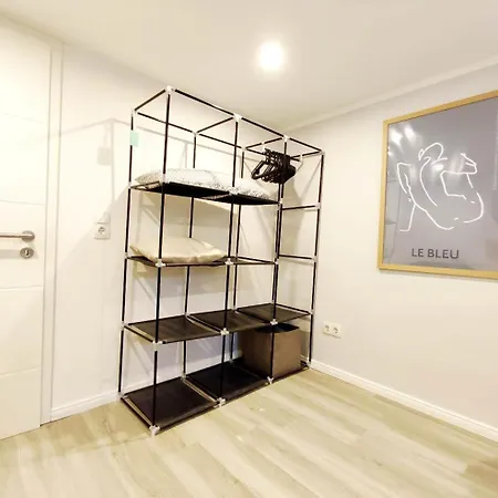 Flair-apartments 'salz & Flair' Kurstadt-appartment, 450 M Bahnhof, Fuer Urlaub Oder Geschaeftsreise, Innenstadtnah, Separater Eingang, 24 Std Check-in,wlan, 55 Zoll-fernseher, Streaming, Kueche, Regendusche, Doppelbett, Schlafsofa アパート
