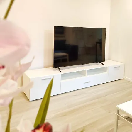 Flair-apartments 'salz & Flair' Kurstadt-appartment, 450 M Bahnhof, Fuer Urlaub Oder Geschaeftsreise, Innenstadtnah, Separater Eingang, 24 Std Check-in,wlan, 55 Zoll-fernseher, Streaming, Kueche, Regendusche, Doppelbett, Schlafsofa شقة *