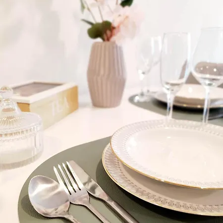 Flair-apartments 'salz & Flair' Kurstadt-appartment, 450 M Bahnhof, Fuer Urlaub Oder Geschaeftsreise, Innenstadtnah, Separater Eingang, 24 Std Check-in,wlan, 55 Zoll-fernseher, Streaming, Kueche, Regendusche, Doppelbett, Schlafsofa * باد سالزفلن